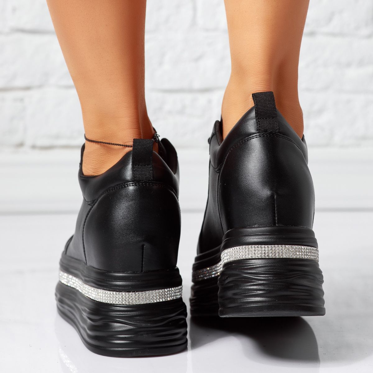 Дамски спортни обувки с платформа Tharin черен #14589