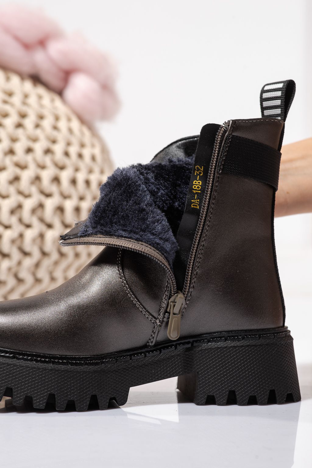 Szőrme csizma lányoknak szürke öko bőrből készült Talia #23107