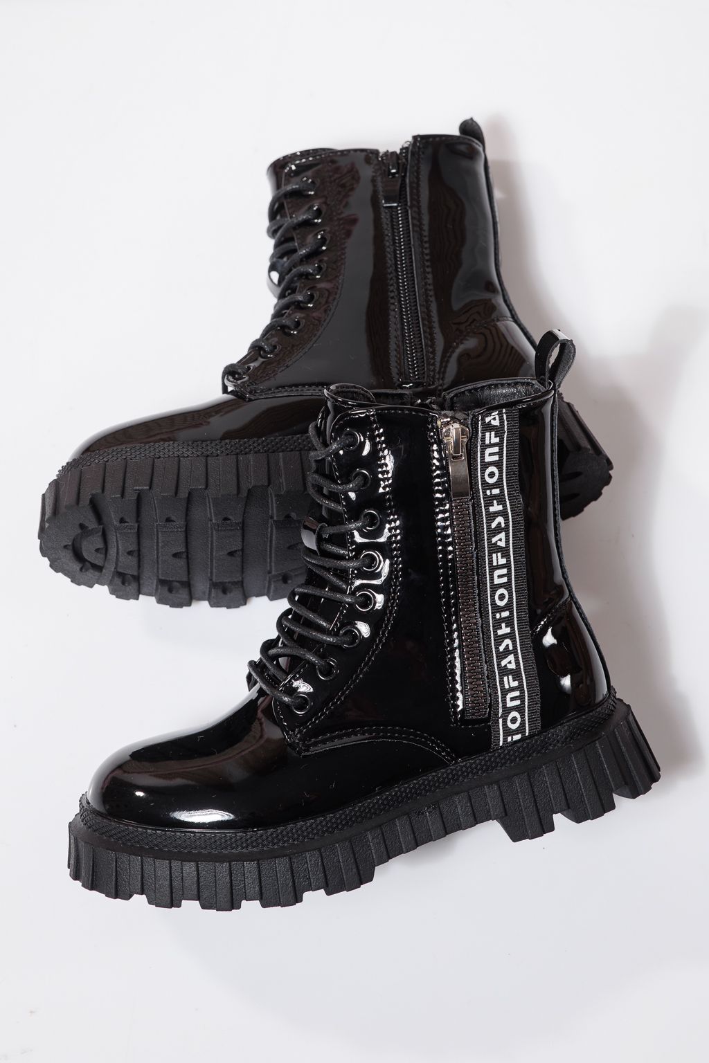 Szőrme csizma lányoknak fekete lakkozott ökológiai bőrből készült Elia #23126