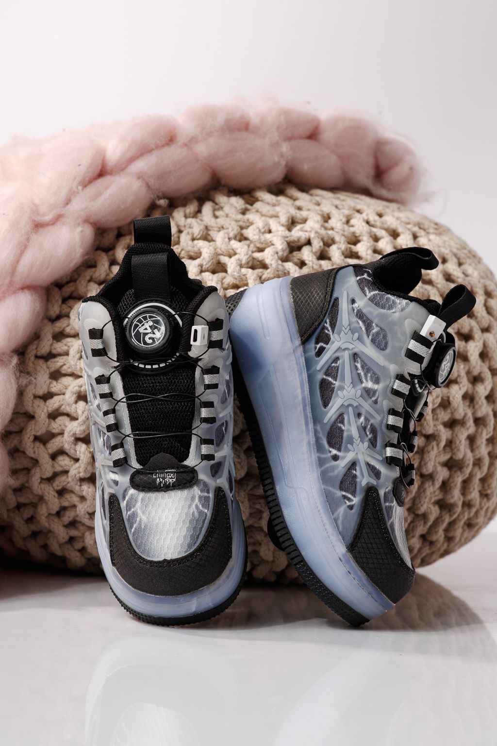 Görgős sportcipő fekete textil anyagból készült  Carla #24409