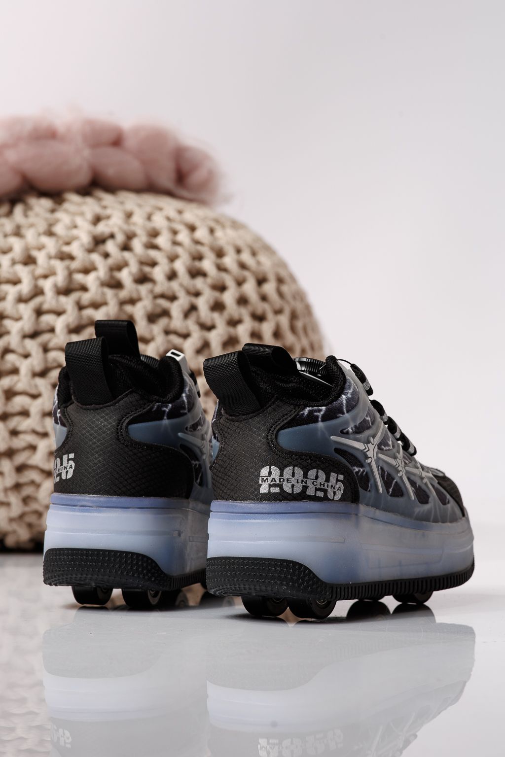 Görgős sportcipő fekete textil anyagból készült  Carla #24409