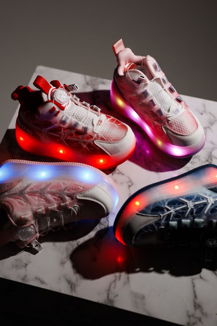 Görgős sportcipő fekete textil anyagból készült  Carla #24409