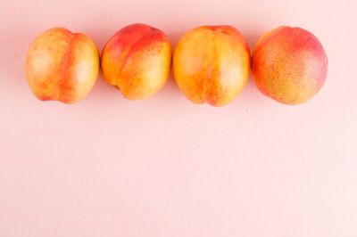 Peach Fuzz: Cum asortezi culoarea anului 2024?