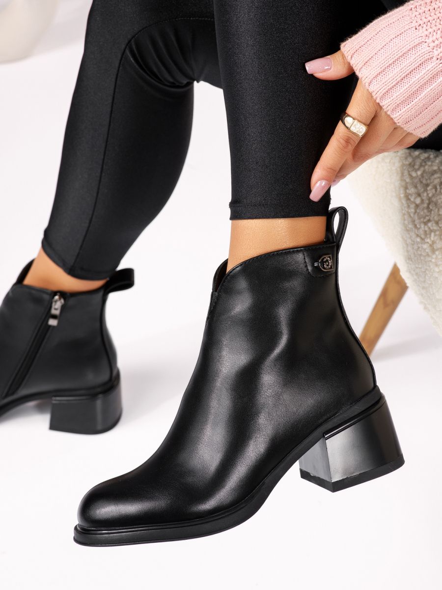 Riri Fekete Női Bokacsizma #17963