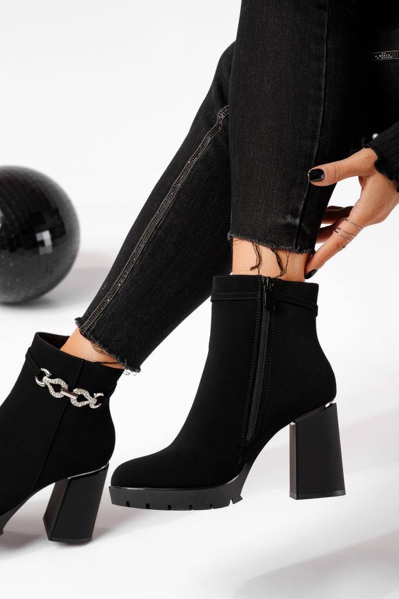 Női csizma szőrmével fekete öko bőrből készült Alice #22643