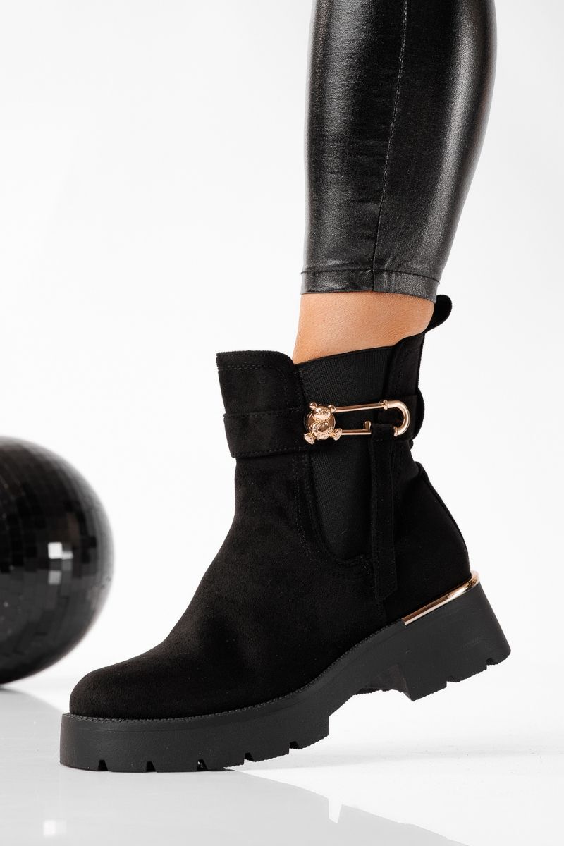 Női csizma szőrmével fekete öko bőrből és velúrból készült  Sabina #22709