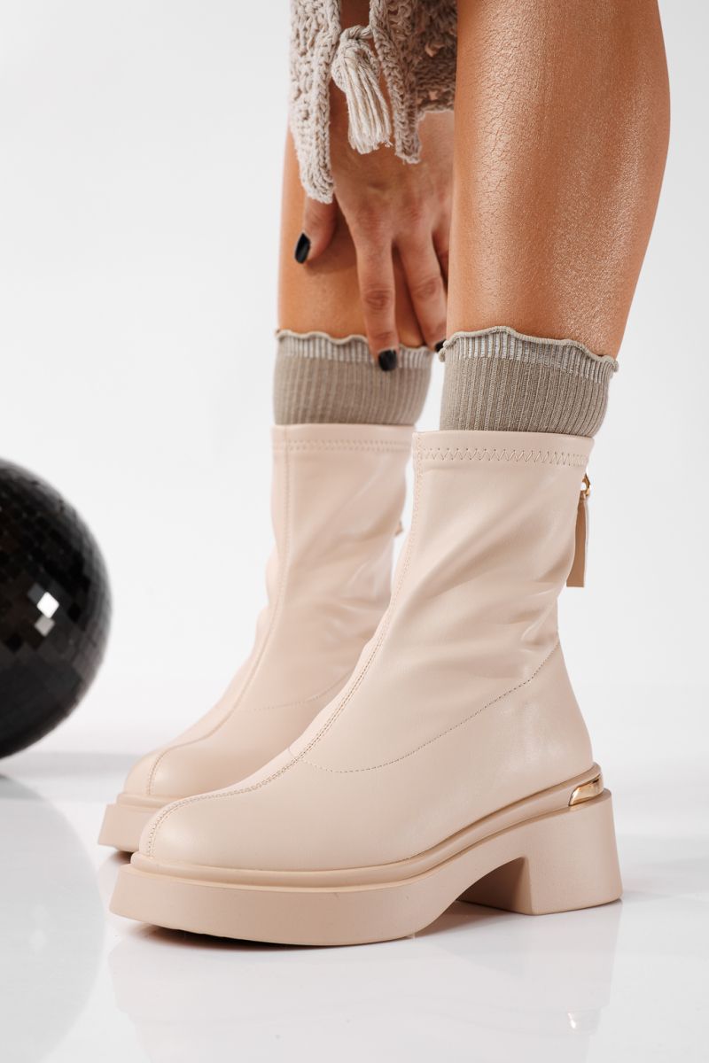 Női csizma szőrmével bézs öko bőrből készült Petra #22795