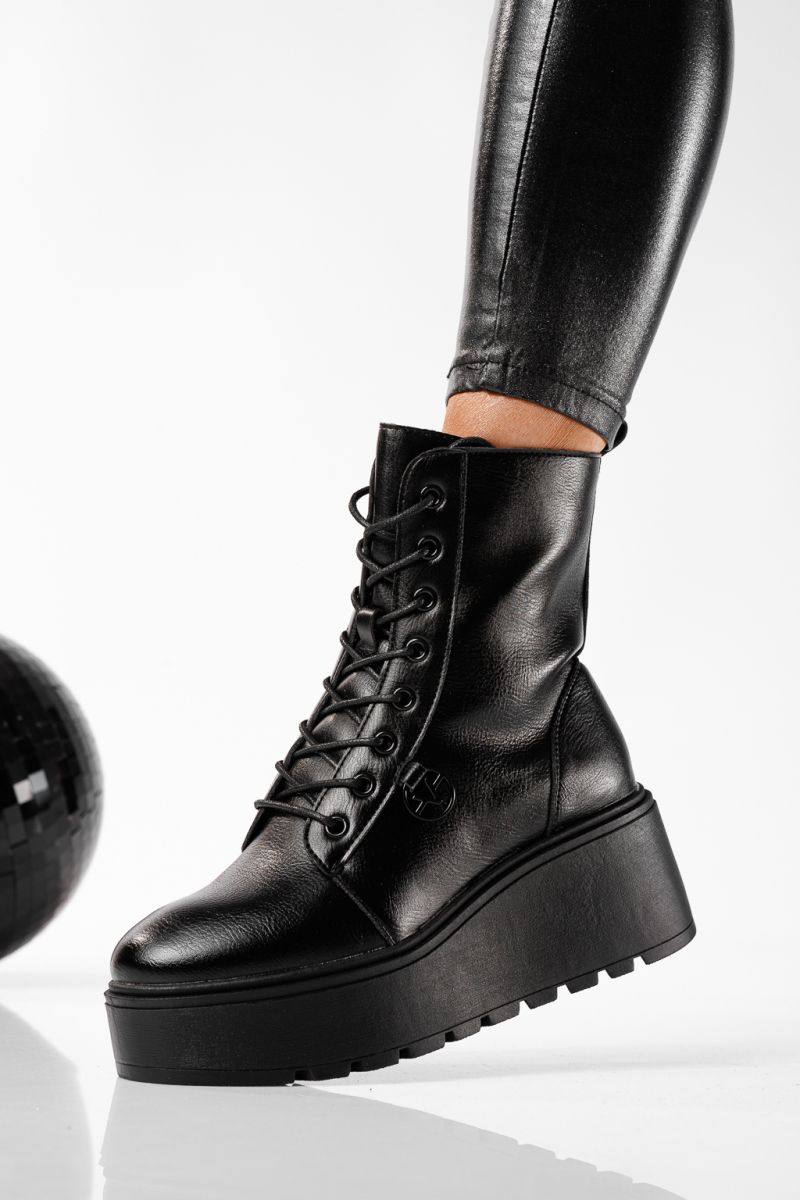 Női csizma szőrmével fekete öko bőrből készült Aaliyah #22811