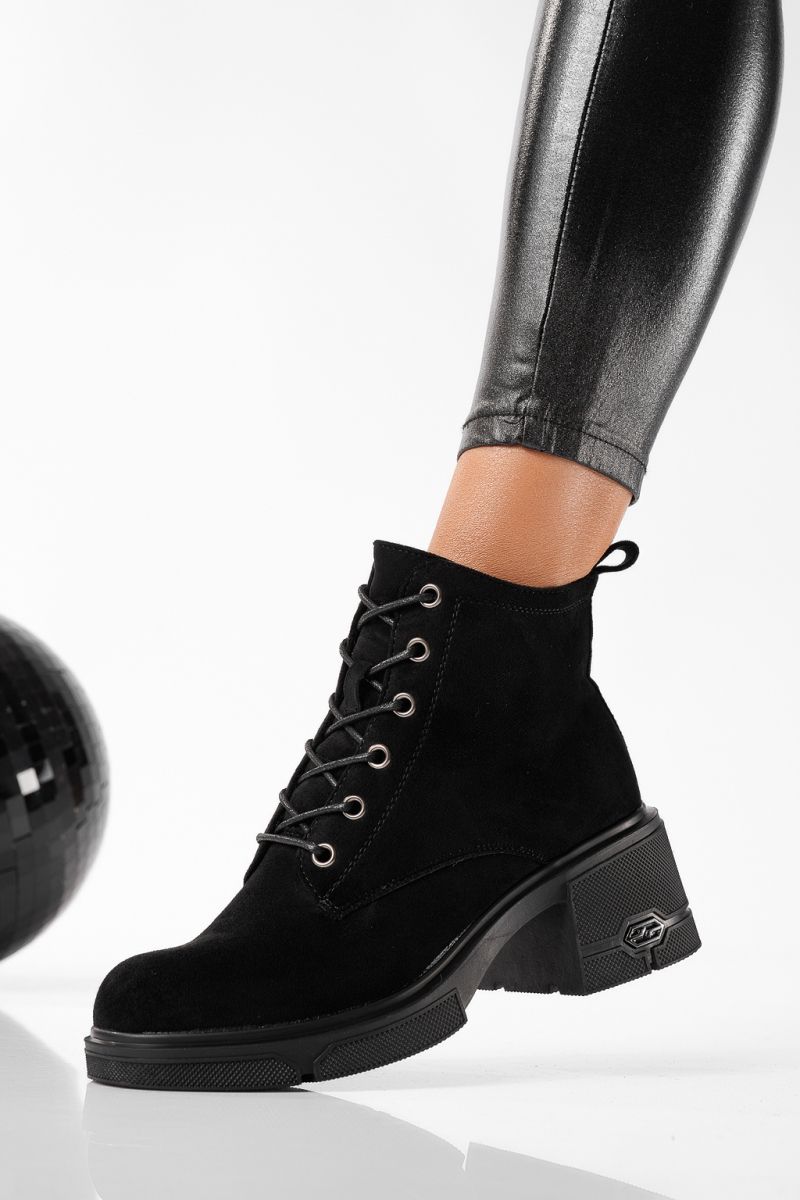 Női csizma szőrmével fekete öko bőrből és velúrból készült Aryan #22821