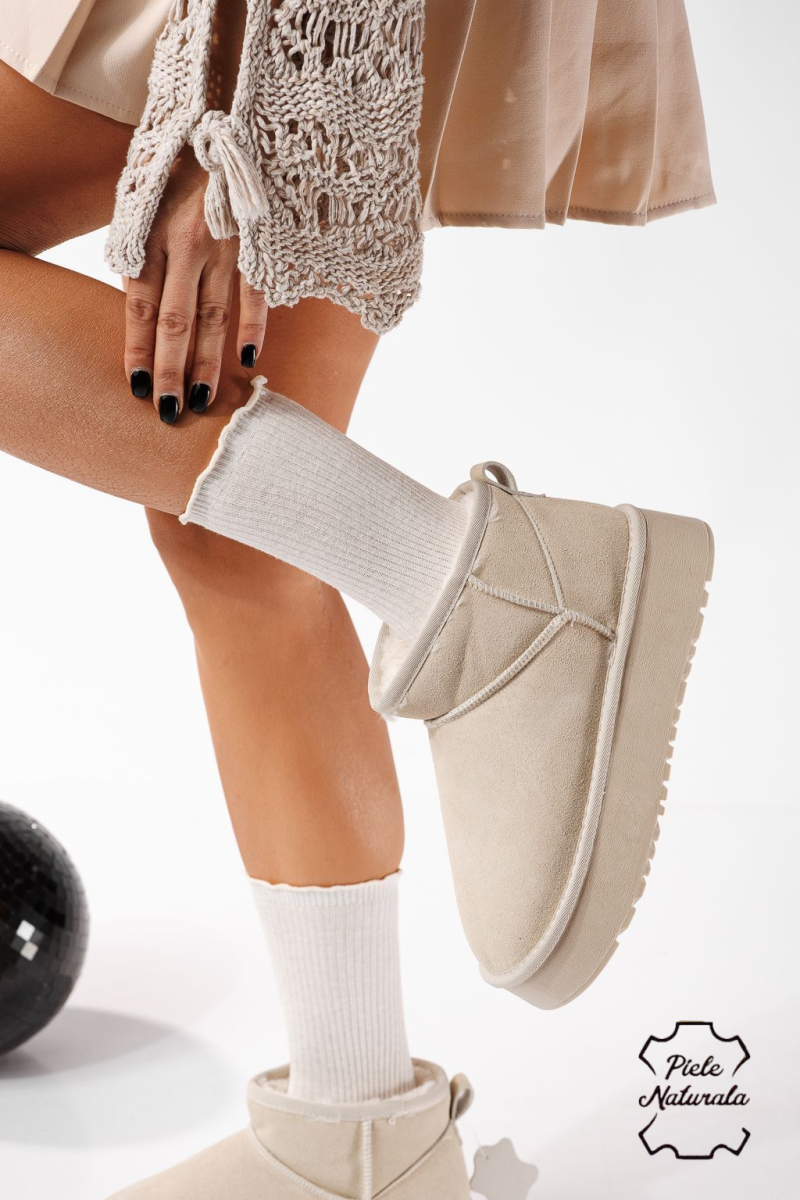 Rövid női csizma szőrmével Ug bézs öko bőrből és velúrból készült Flori #22804