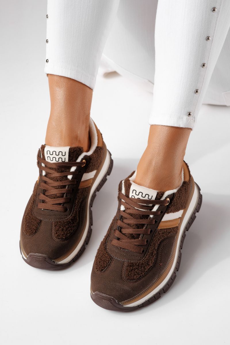 Női bélelt tornacipők barna öko bőrből készült Leila #23043