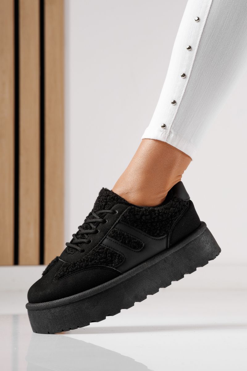 Női bélelt tornacipők fekete öko bőrből készült Lale #23041