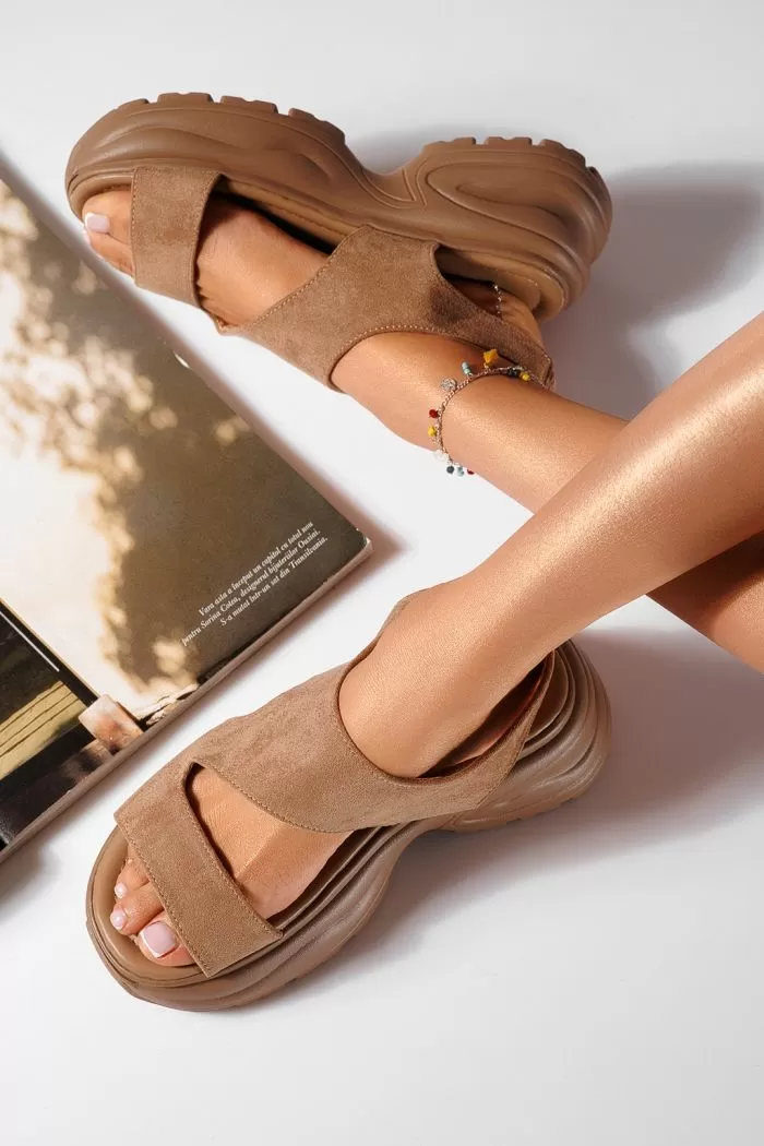 Női khaki platform szandál ökobőr velúrból Bianca #21454