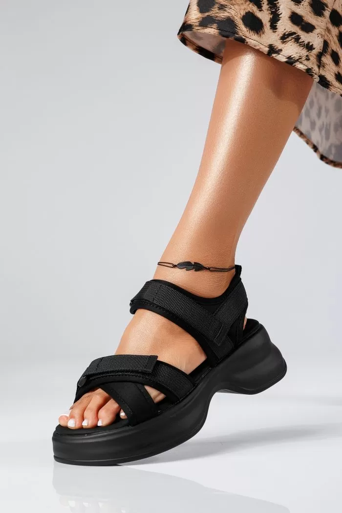 Női fekete textil platform szandál Aglaia #22342