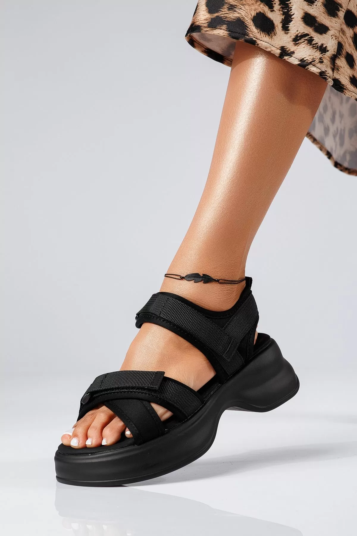 Női fekete textil platform szandál Aglaia #22342
