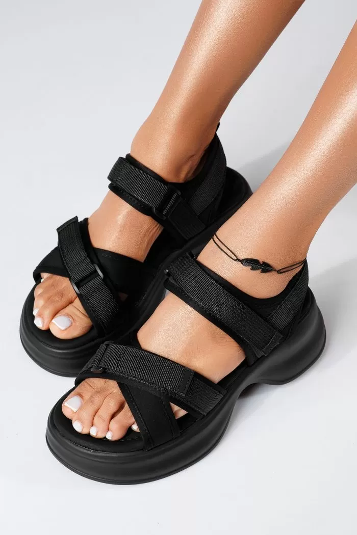 Női fekete textil platform szandál Aglaia #22342