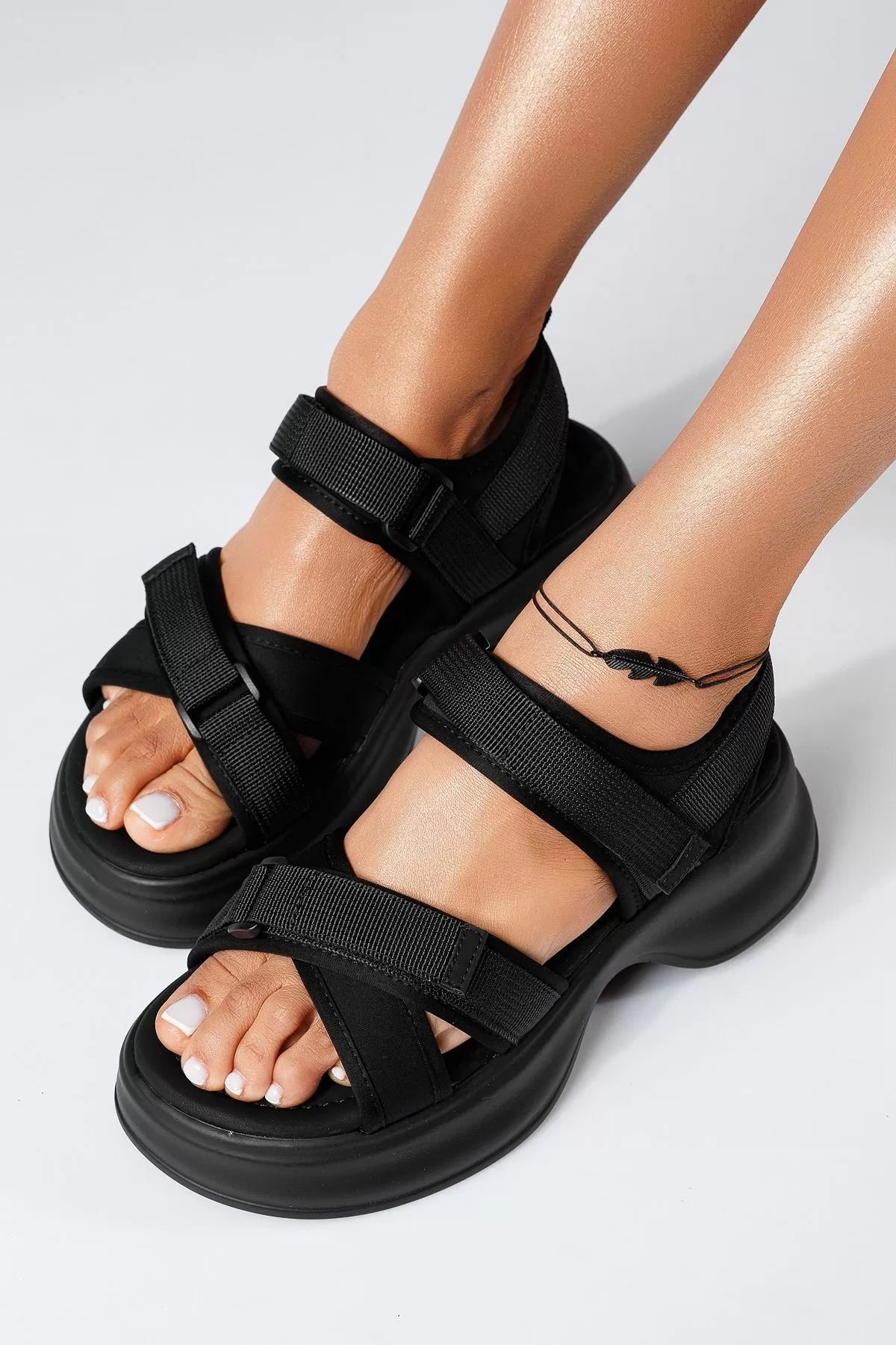 Női fekete textil platform szandál Aglaia #22342