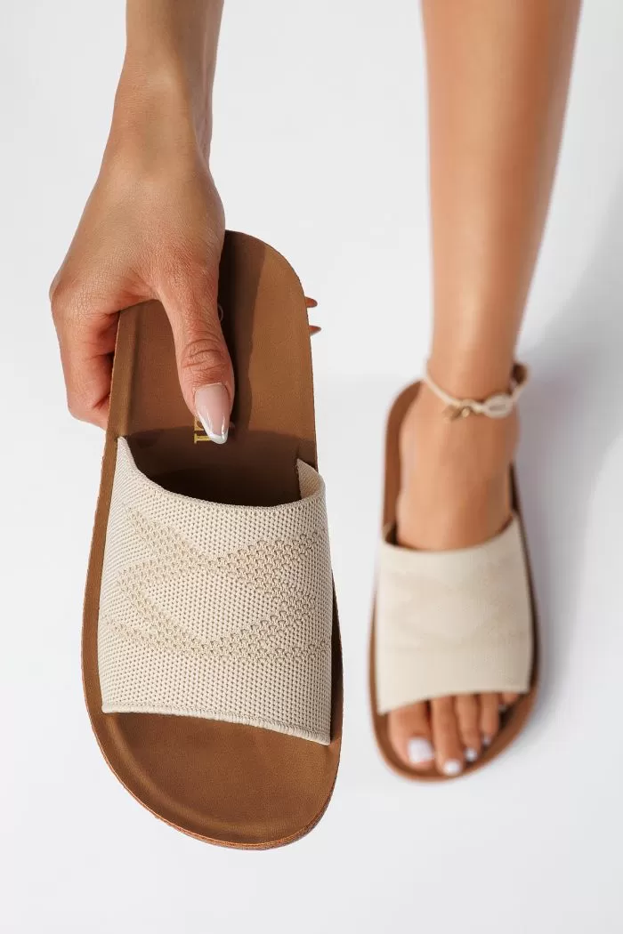 Női bézs színű textil papucs Rebeca #22376