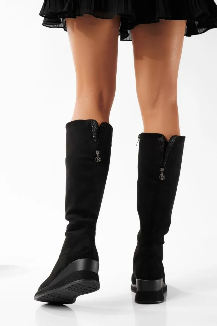 Rövid női csizma szőrmével fekete öko bőrből és velúrból készült Jackie #22866