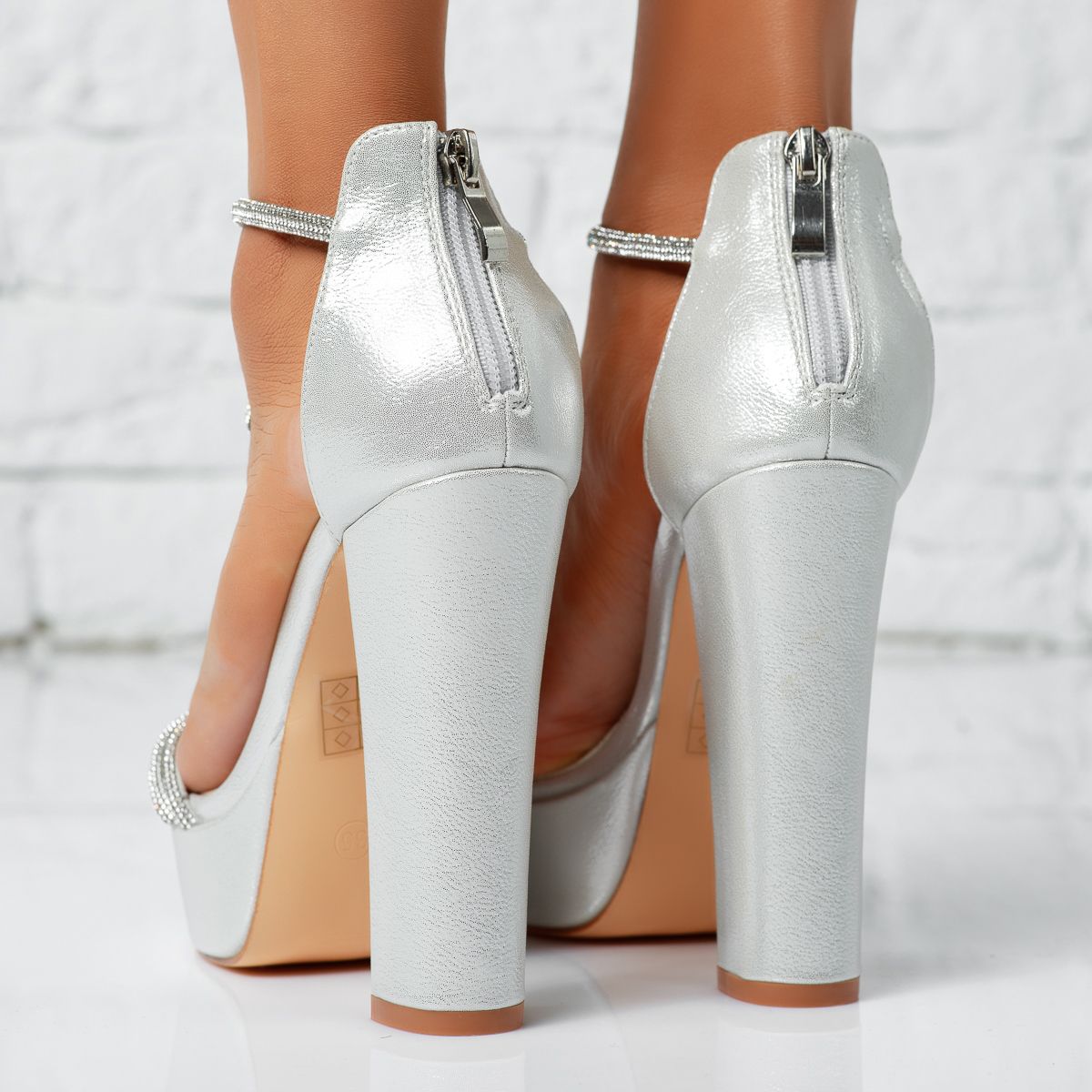 Дамски сандали на ток Juliet сребро #14219