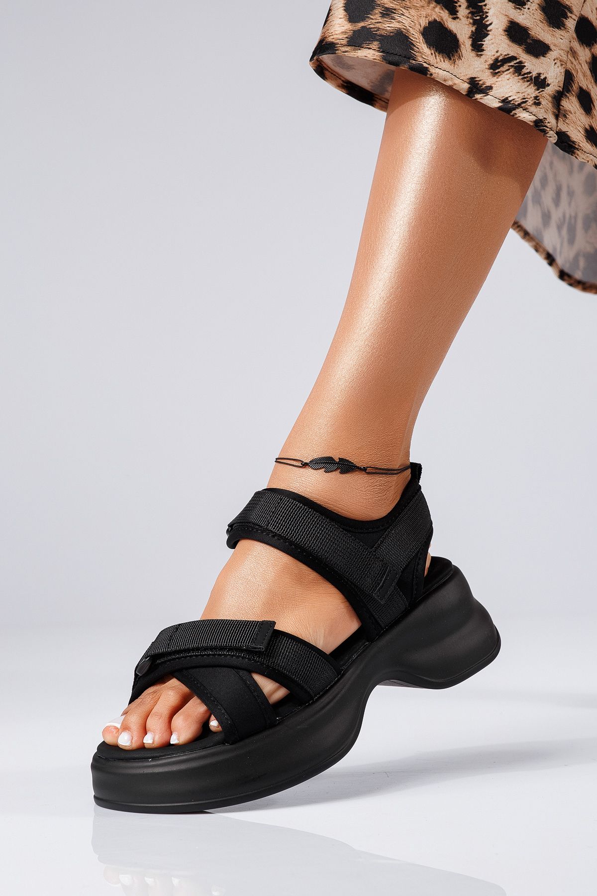 Női fekete textil platform szandál Aglaia #22342