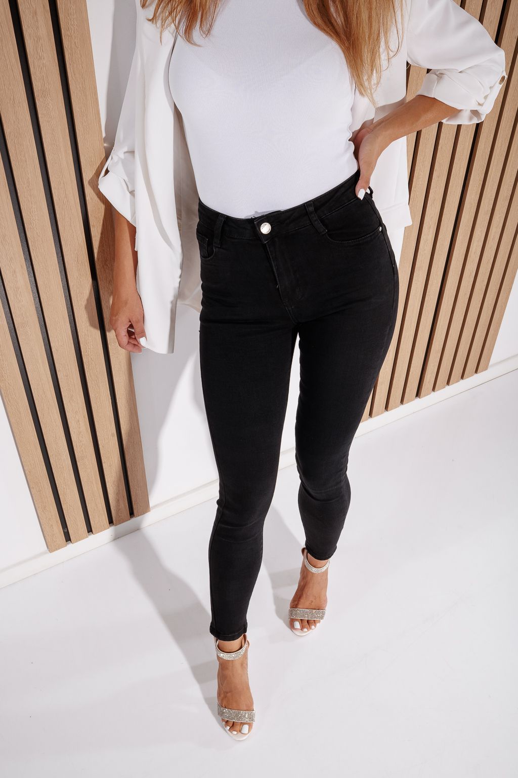 Női skinny farmer push-up díszítéssel Evelina Fekete #A1189