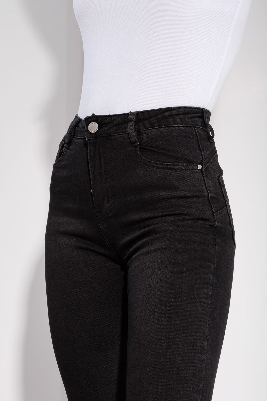 Női skinny farmer push-up díszítéssel Evelina Fekete #A1189