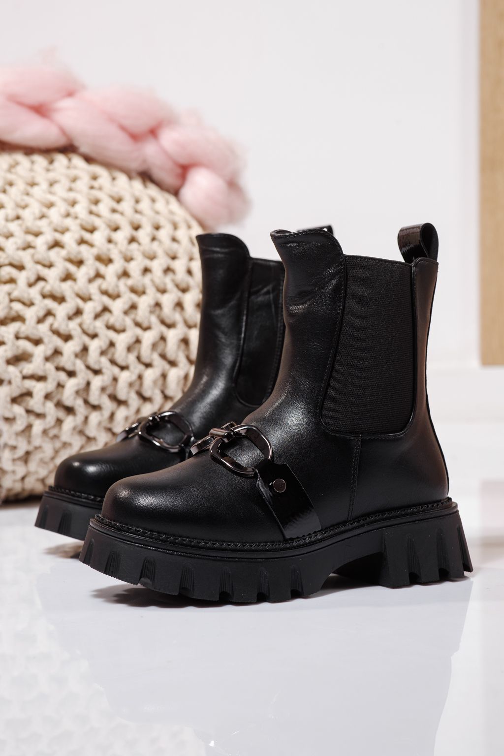 Szőrme csizma lányoknak fekete  öko bőrből készült Bela #23113