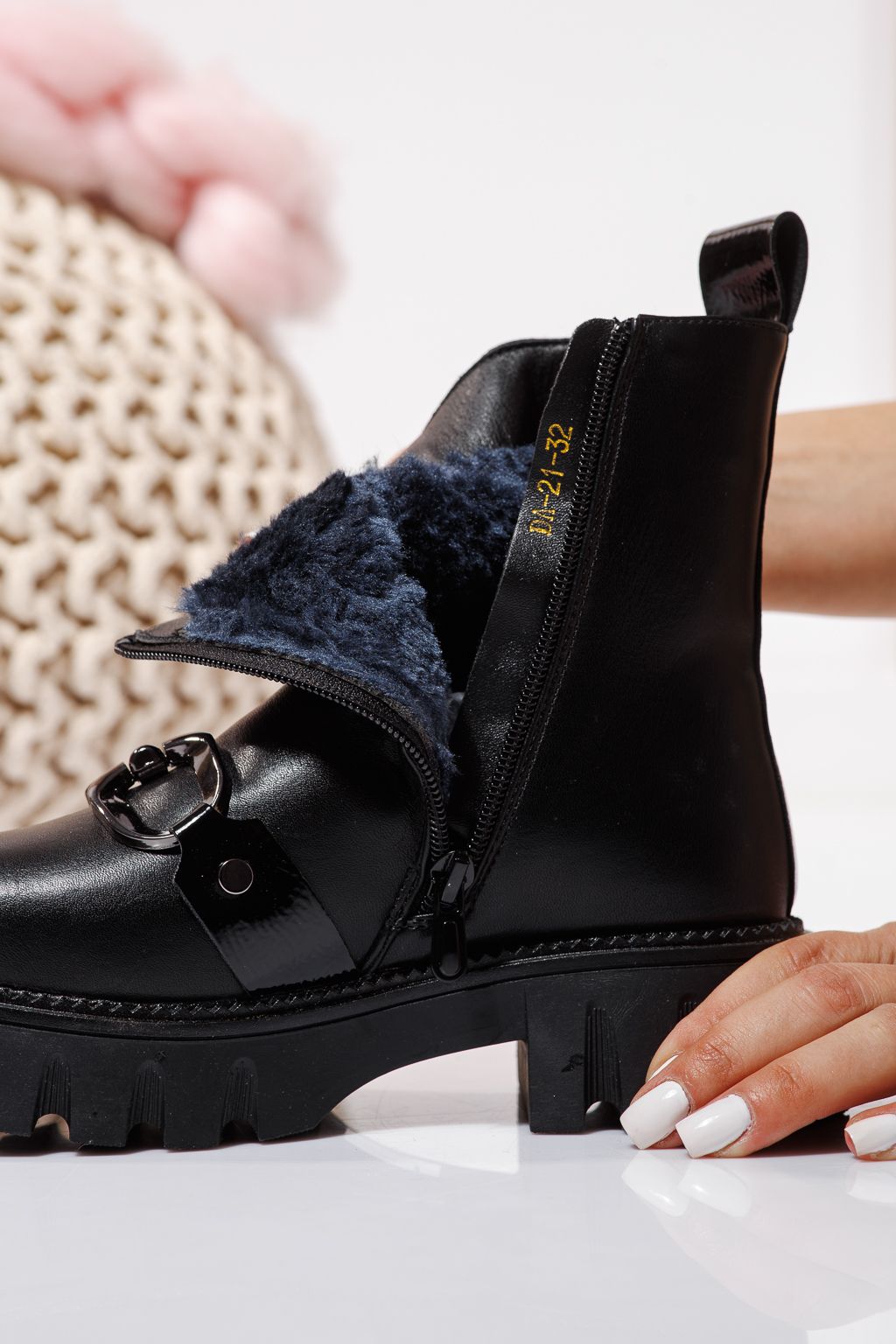 Szőrme csizma lányoknak fekete  öko bőrből készült Bela #23113