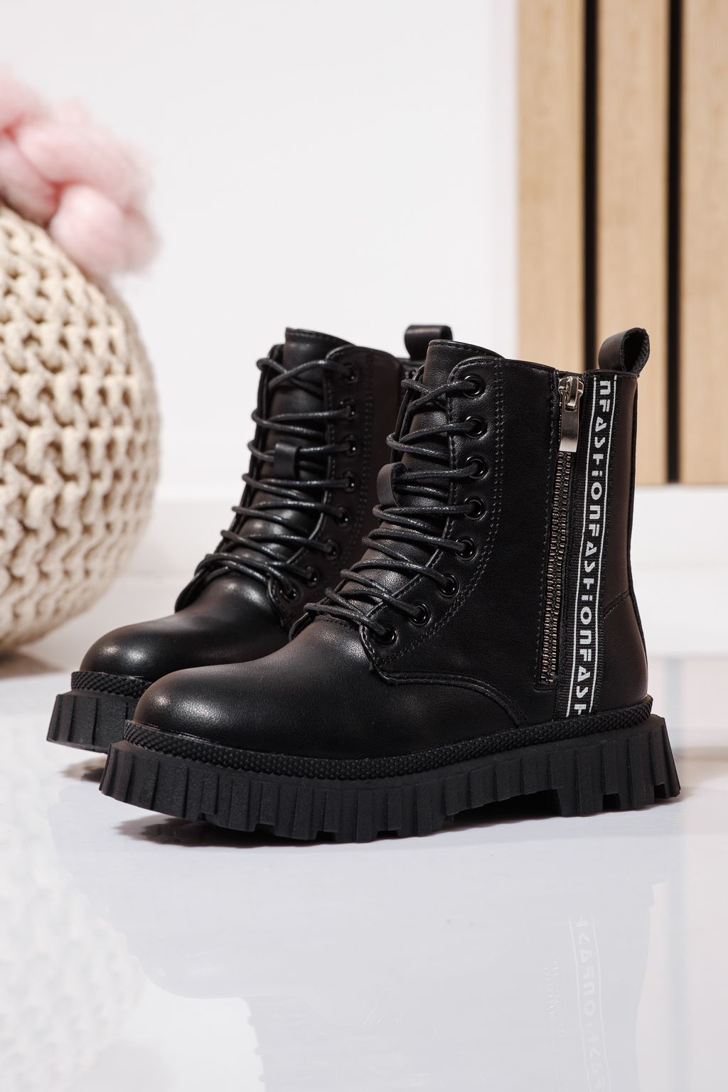 Szőrme csizma lányoknak fekete öko bőrből készült Elia #23127