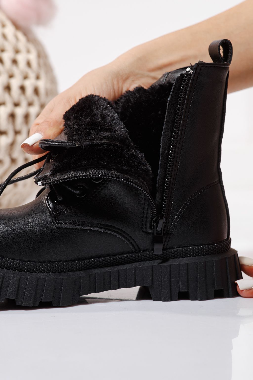 Szőrme csizma lányoknak fekete öko bőrből készült Elia #23127