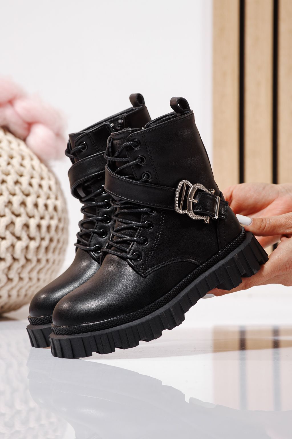 Szőrme csizma lányoknak fekete öko bőrből készült Edith #23124