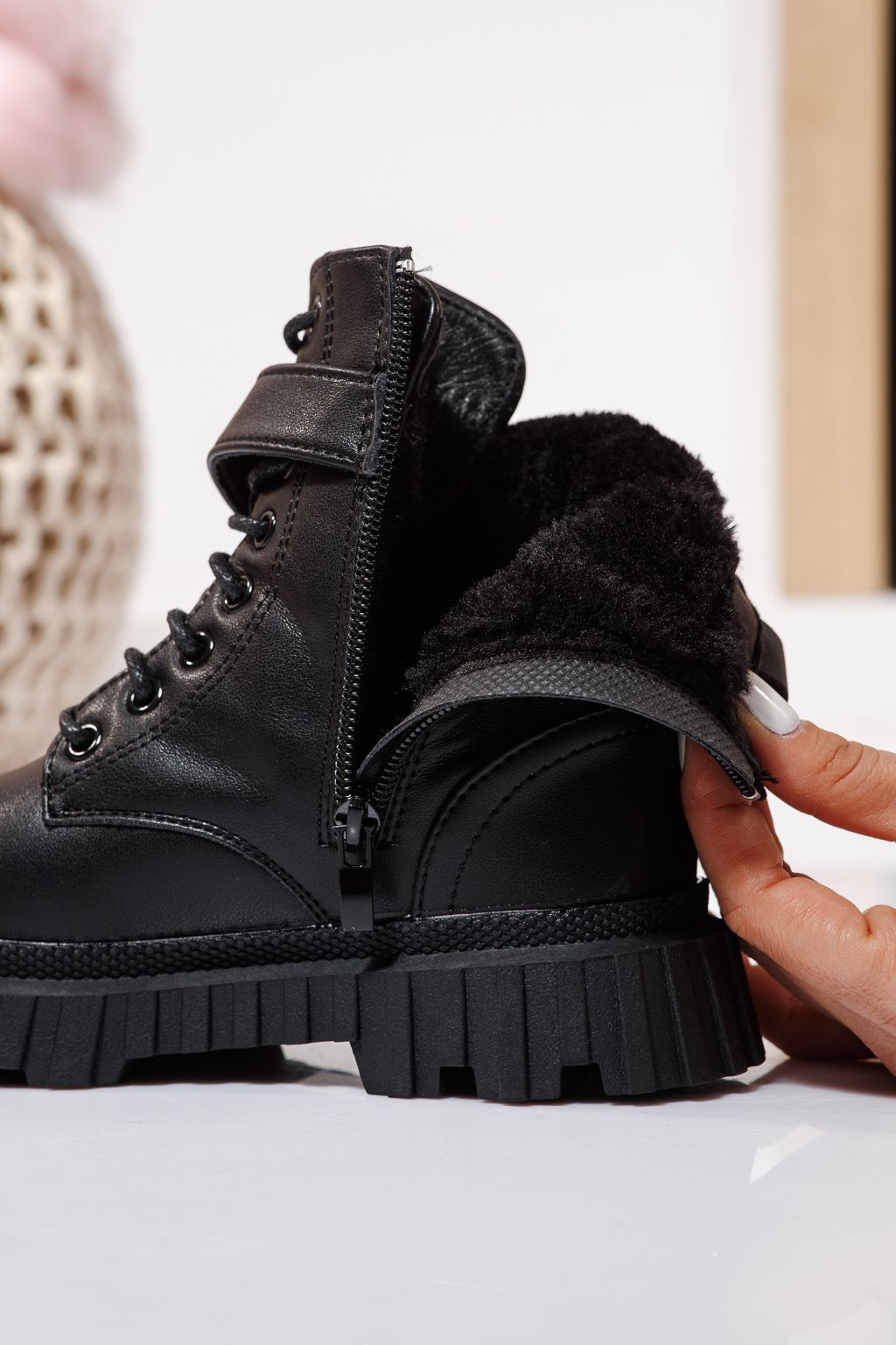 Szőrme csizma lányoknak fekete öko bőrből készült Edith #23124