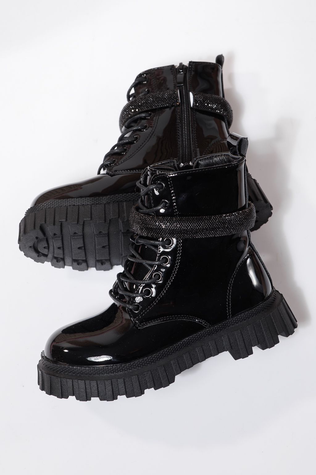 Szőrme csizma lányoknak fekete lakkozott ökológiai bőrből készült Dora #23122