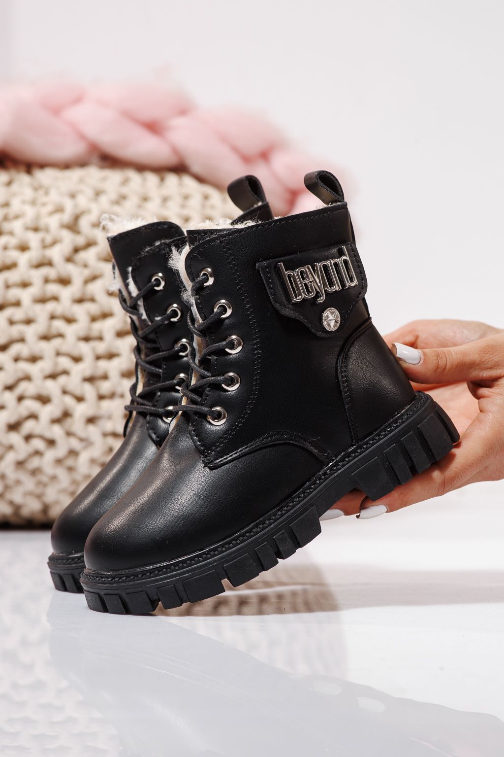 Szőrme csizma lányoknak fekete öko bőrből készült Milena  #23150