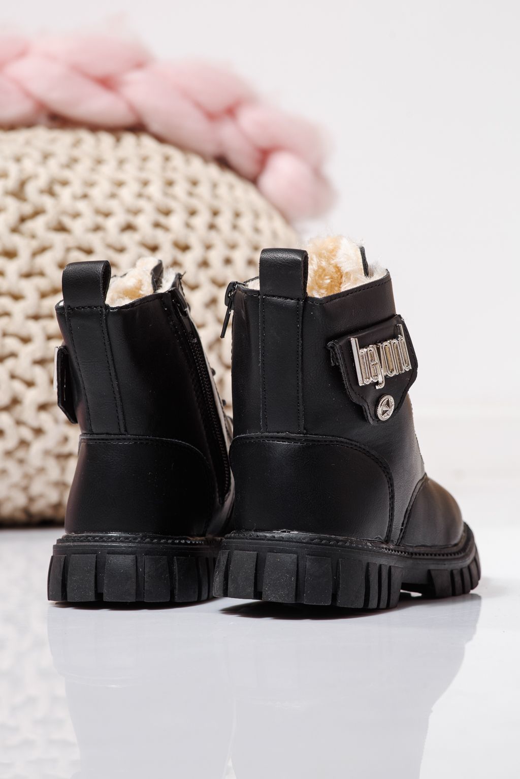 Szőrme csizma lányoknak fekete öko bőrből készült Milena  #23150