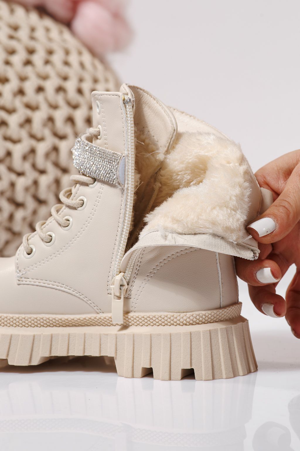 Szőrme csizma lányoknak bézs öko bőrből készült Dora #23121