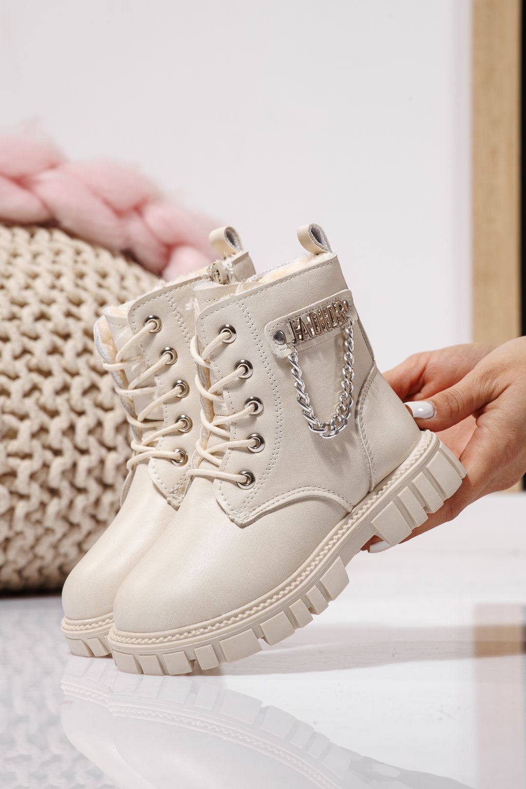 Szőrme csizma lányoknak bézs öko bőrből készült Xenia #23148