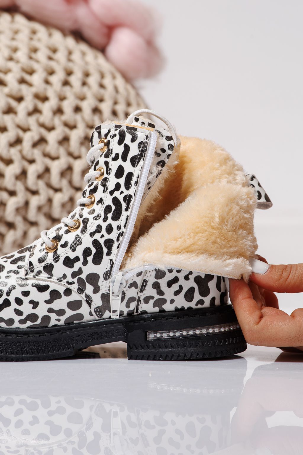 Szőrme csizma lányoknak fekete öko bőrből készült Iris #23135