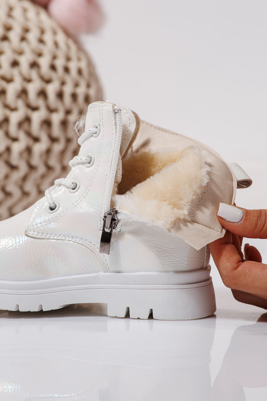 Szőrme csizma lányoknak fehér öko bőrből készült Melania #23144