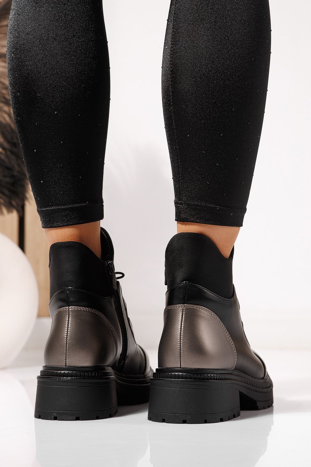 Női csizma szőrmével fekete öko bőrből készült Nami #23054