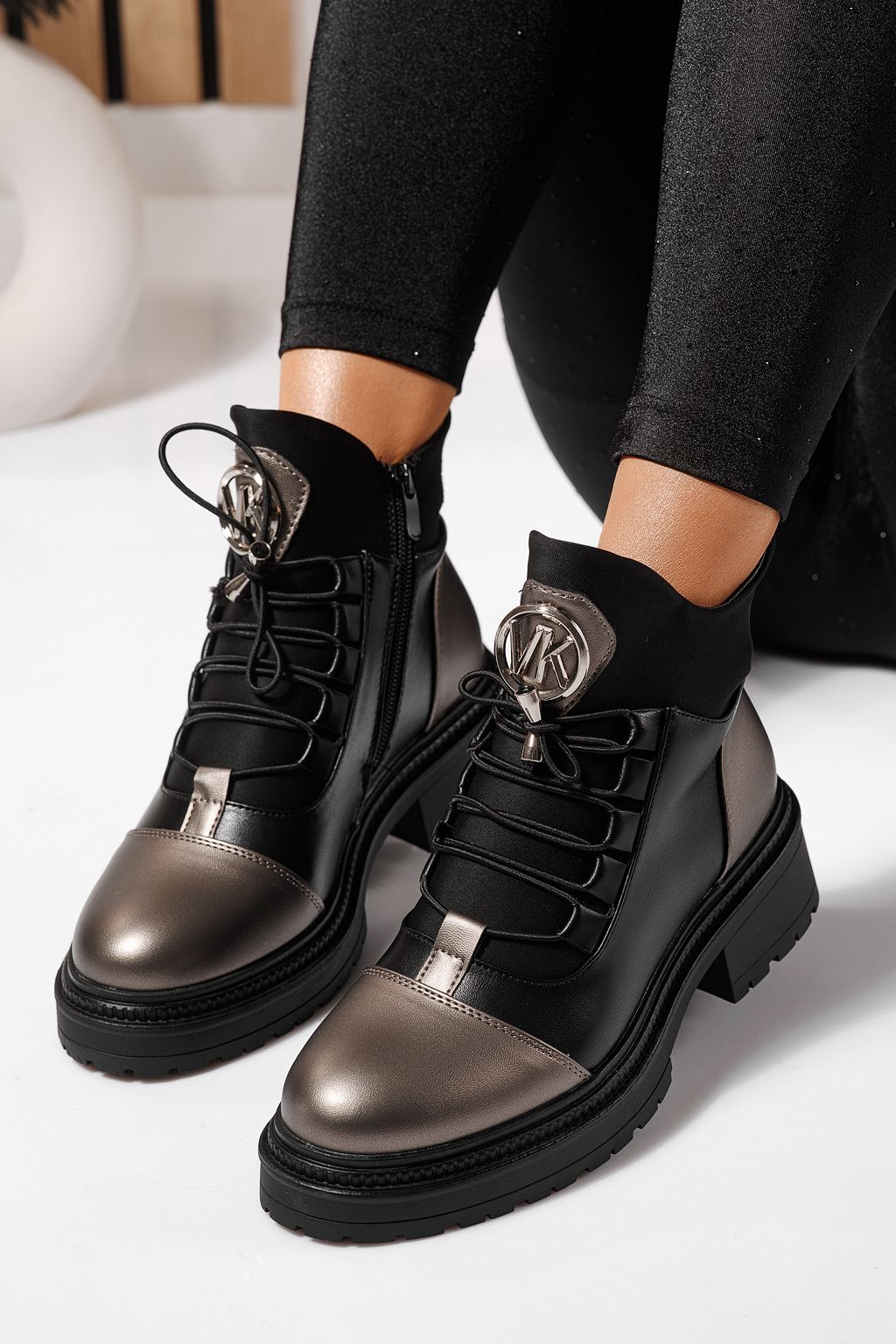 Női csizma szőrmével fekete öko bőrből készült Nami #23054