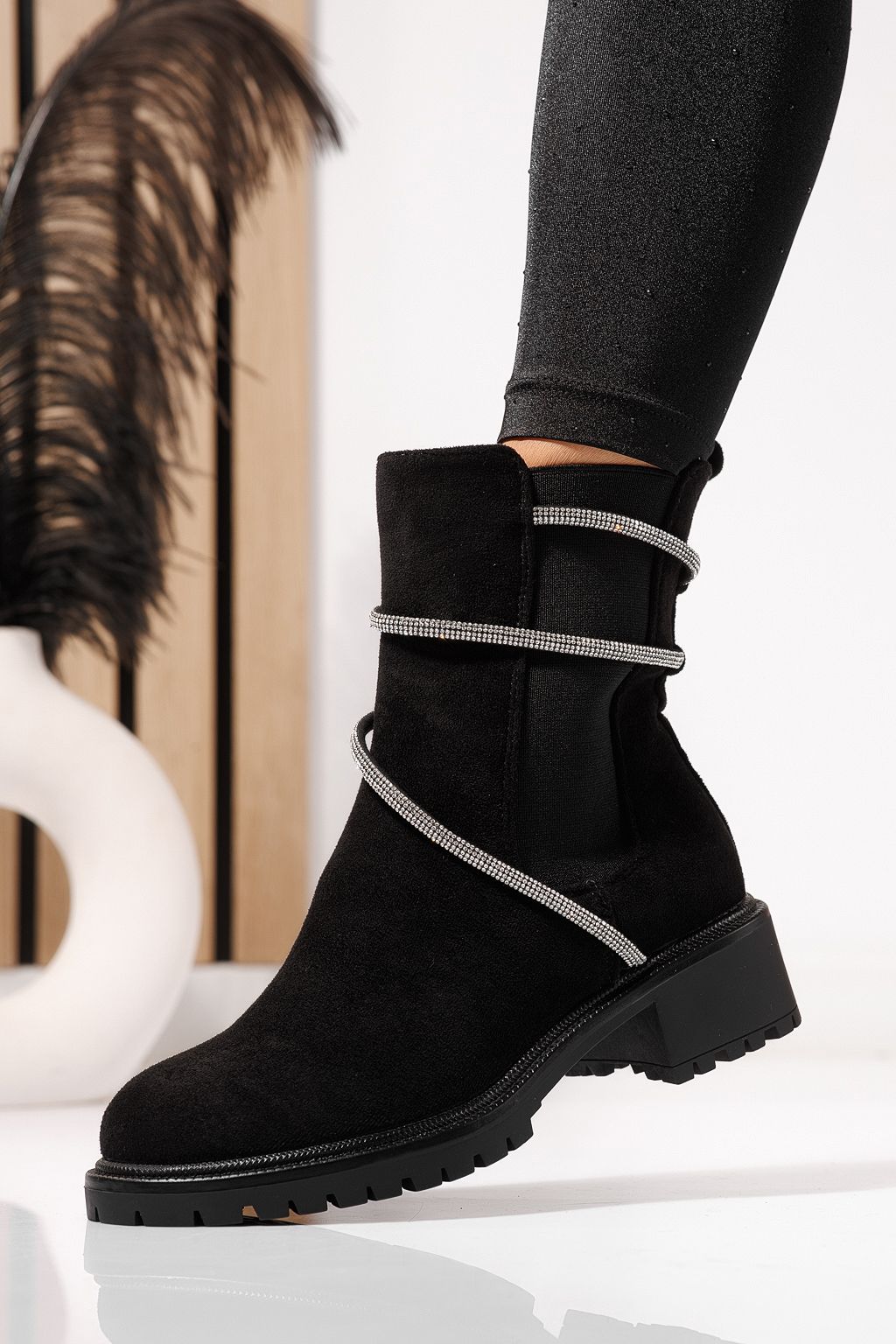 Női bélelt csizma fekete öko bőrből készült Eleanora #23078