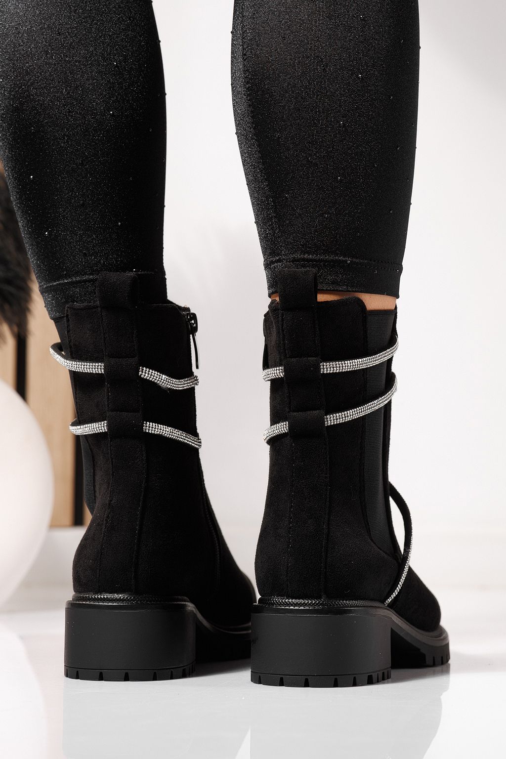 Női bélelt csizma fekete öko bőrből készült Eleanora #23078