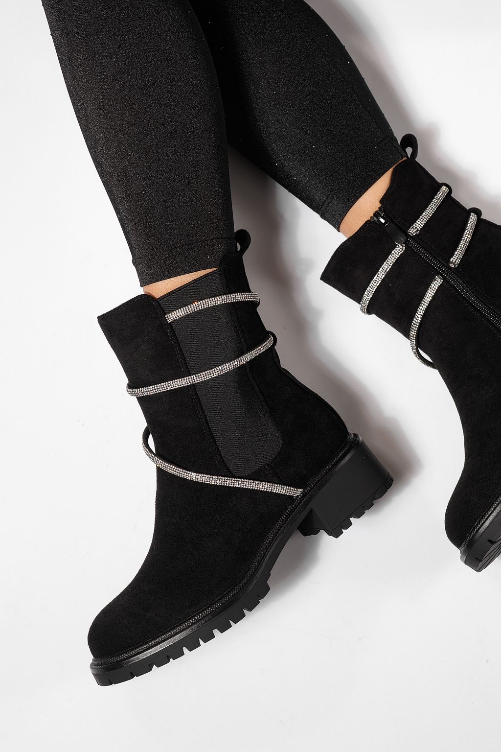 Női bélelt csizma fekete öko bőrből készült Eleanora #23078