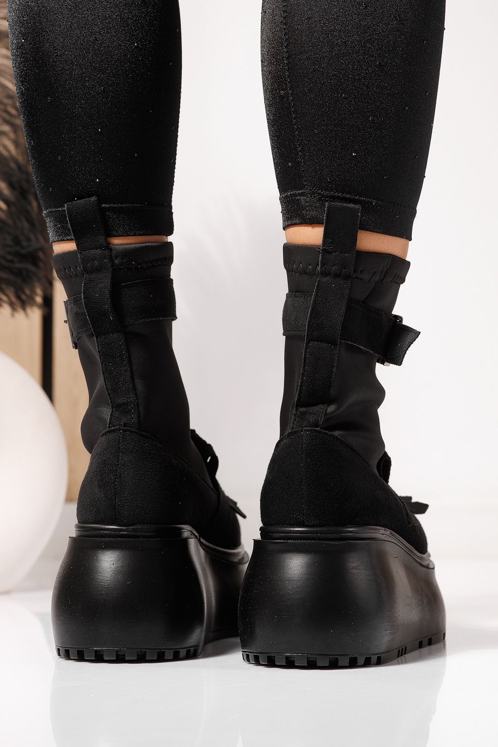 Női bélelt csizma fekete öko bőrből készült Venus #23160