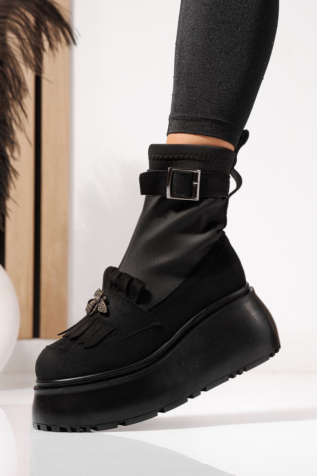 Női bélelt csizma fekete öko bőrből készült Venus #23160