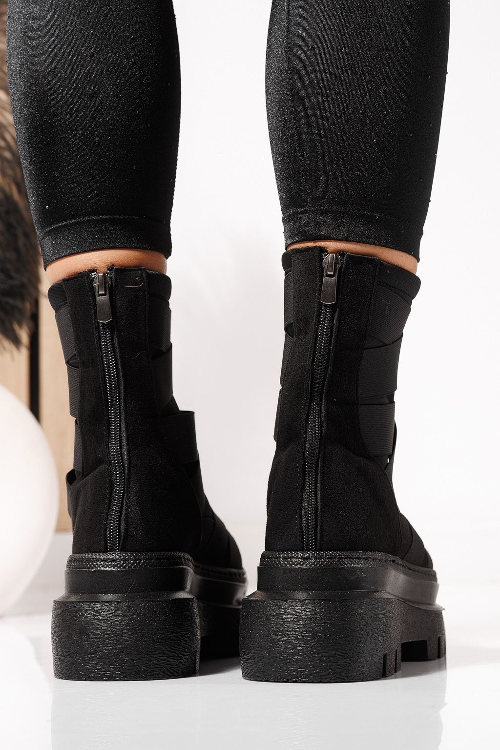 Női fekete, bélelt csizma ekológikus bőrből, velúr Julia #23177