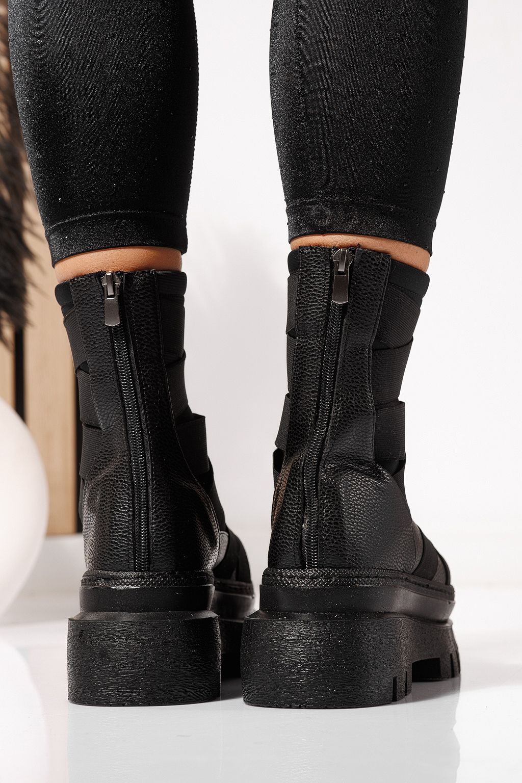 Női fekete, bélelt csizma ekológikus bőrből Julia #23176