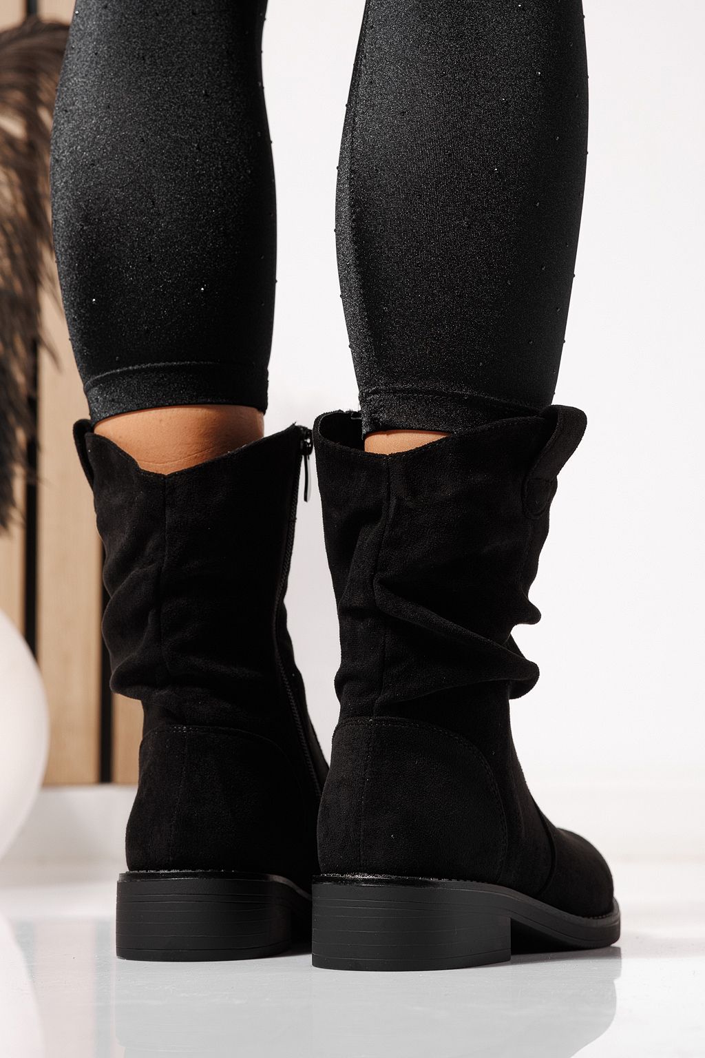 Női szőrmével bélelt csizma fekete öko bőrből készült Lumi #23091